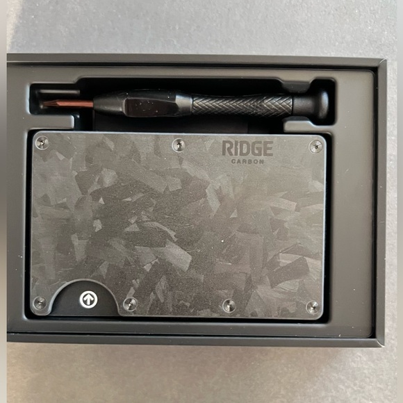 Ridge RFID Wallet, Forged Carbon w/Cash Strap, NIB, NWT - Picture 3 of 6